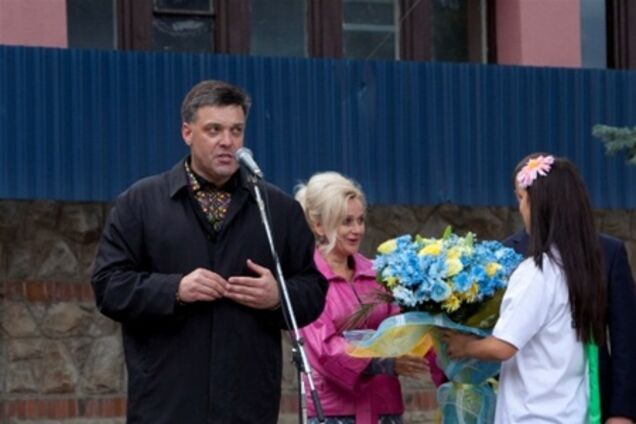 Фаріон обурило, що їй 'всунули' синьо-жовті квіти