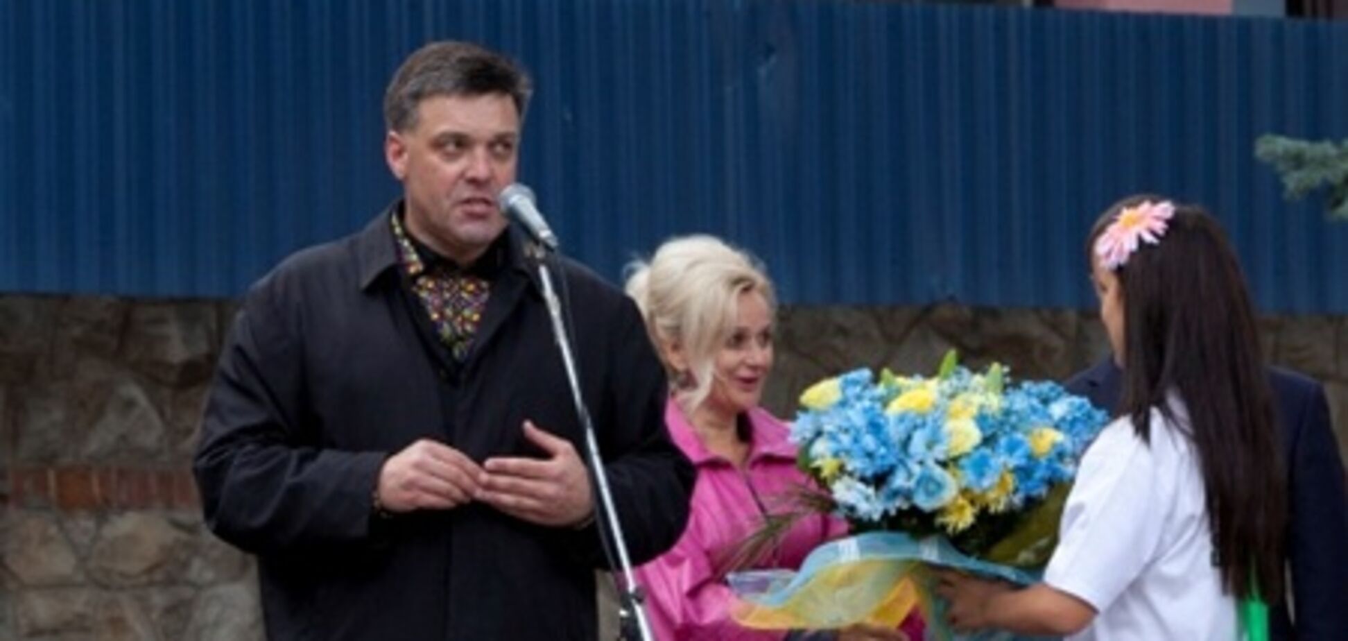 Фаріон обурило, що їй 'всунули' синьо-жовті квіти