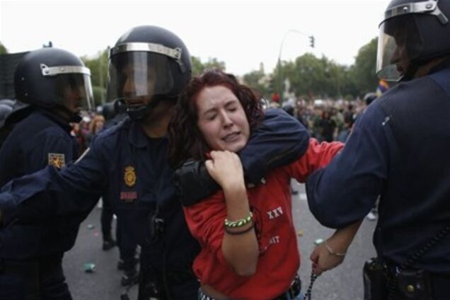 В Мадриде полиция отбила штурм парламента: 65 раненых
