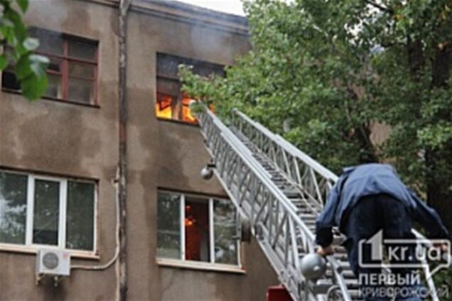У Кривому Розі горить готель: є постраждалі