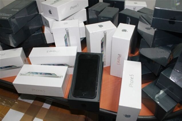 Украинская таможня отобрала у американца 44 iPhone 5