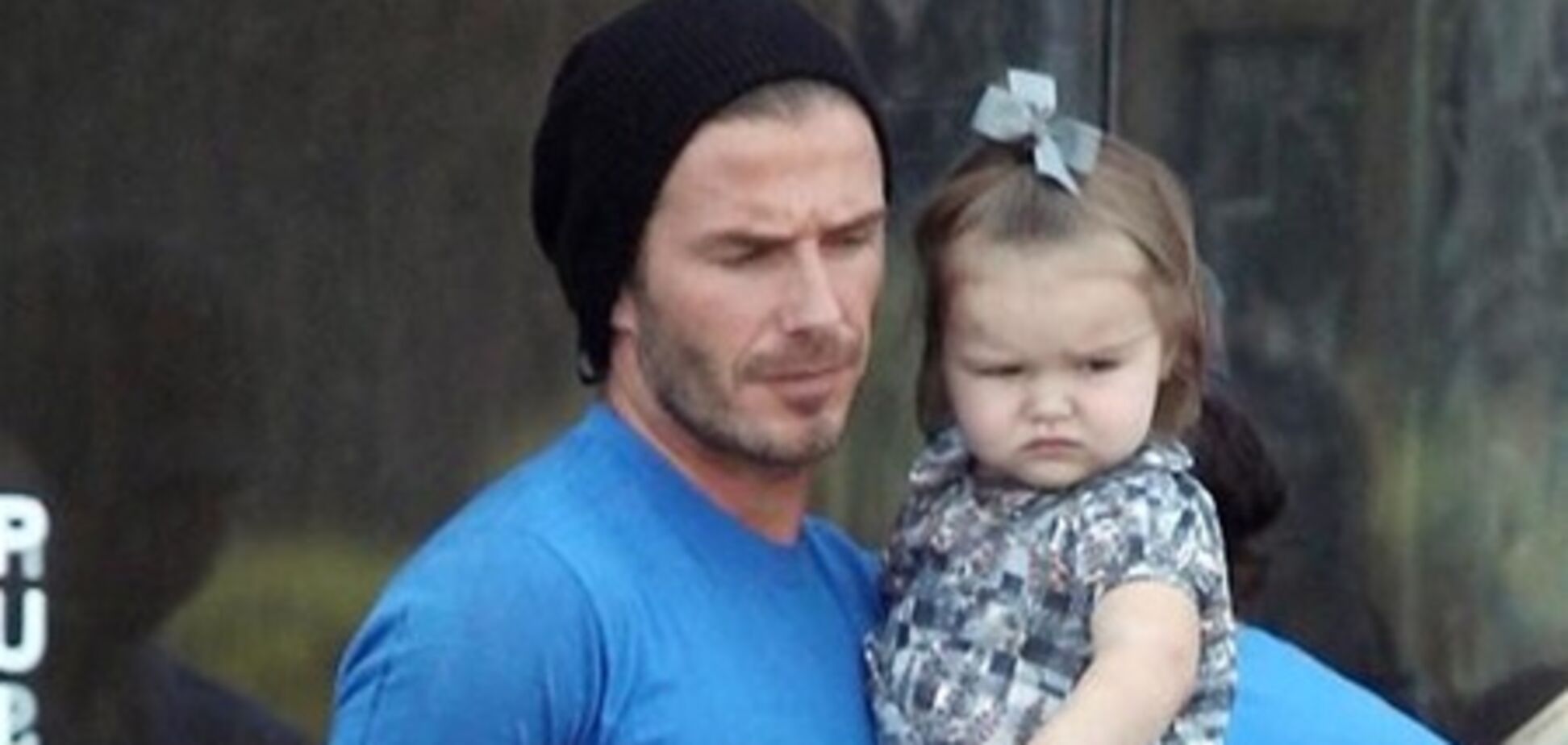 Дэвид Бекхэм обновляет гардероб Харпер. Фото