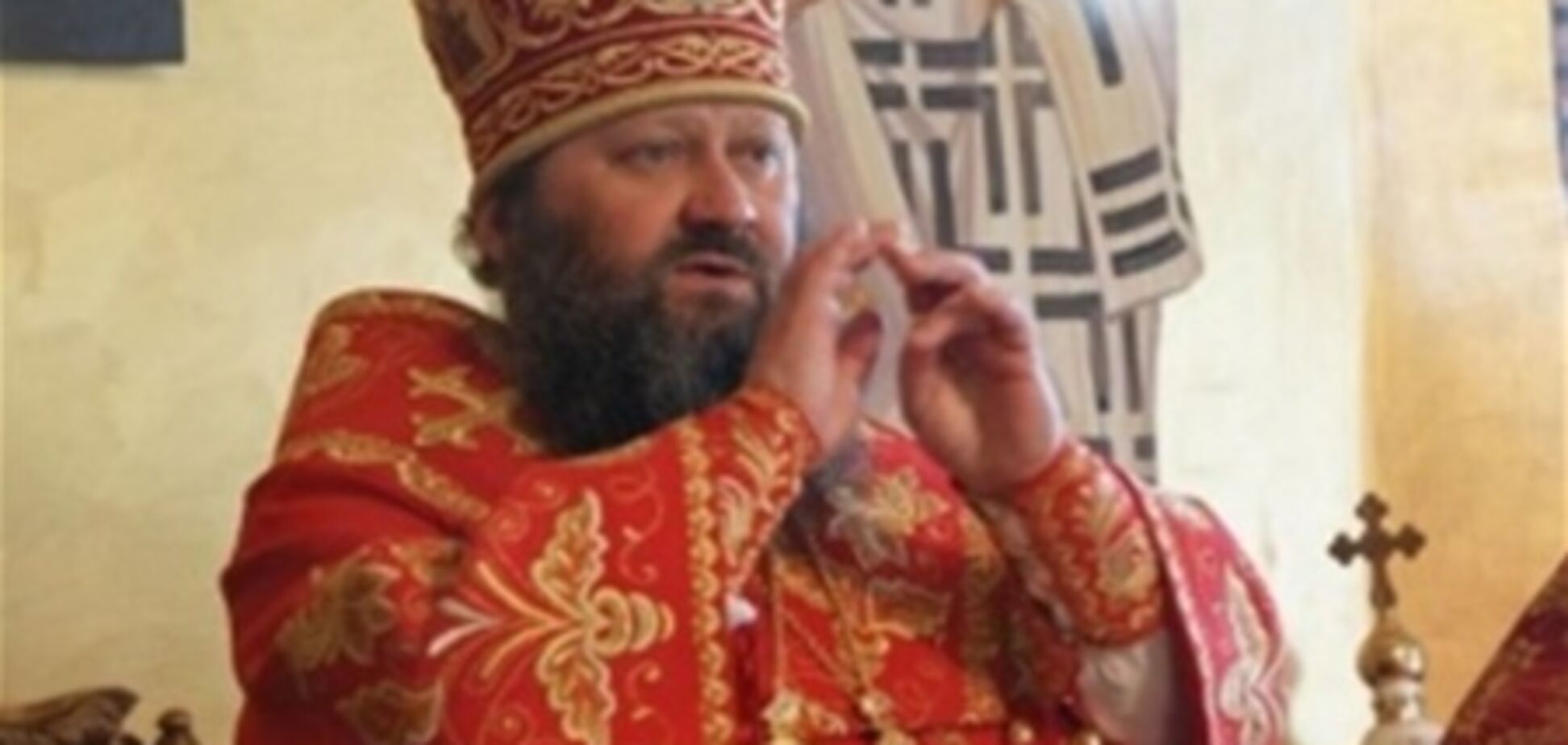 Наместник Лавры вернул журналистке iPhone с иконкой и шоколадкой