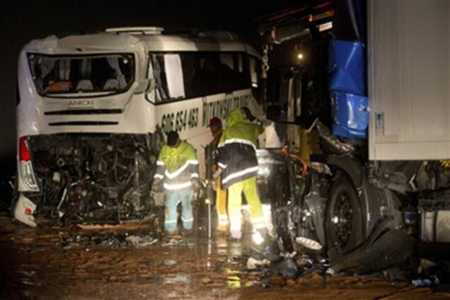 У Німеччині вантажівка протаранила автобус з дітьми: є загиблі і постраждалі