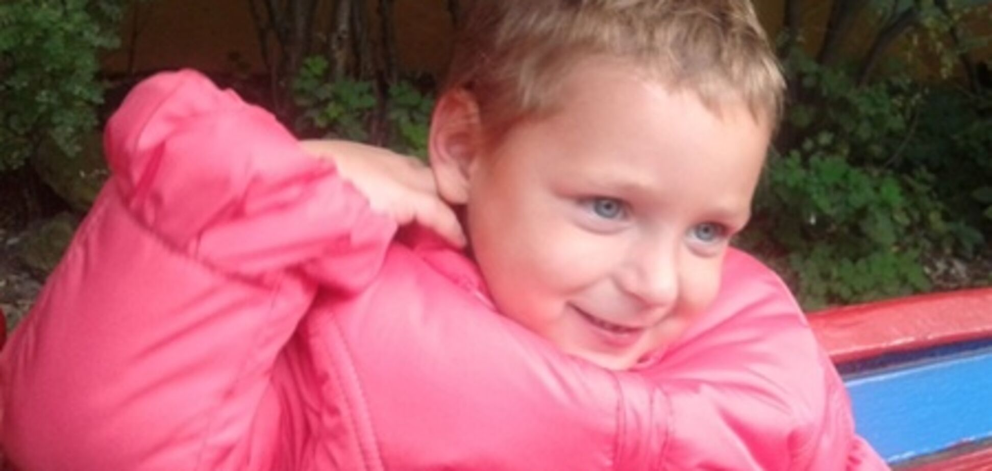 За Пітеру гуляла 3-річна дівчинка Ілля з величезним ножем