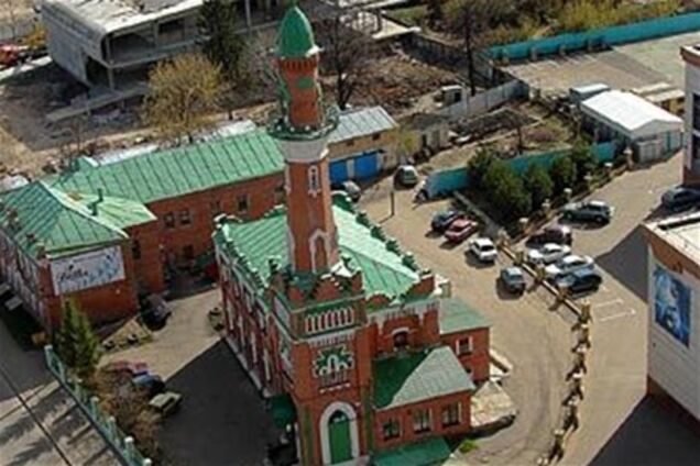 Казанские мусульмане начали борьбу с 'непотребной' рекламой