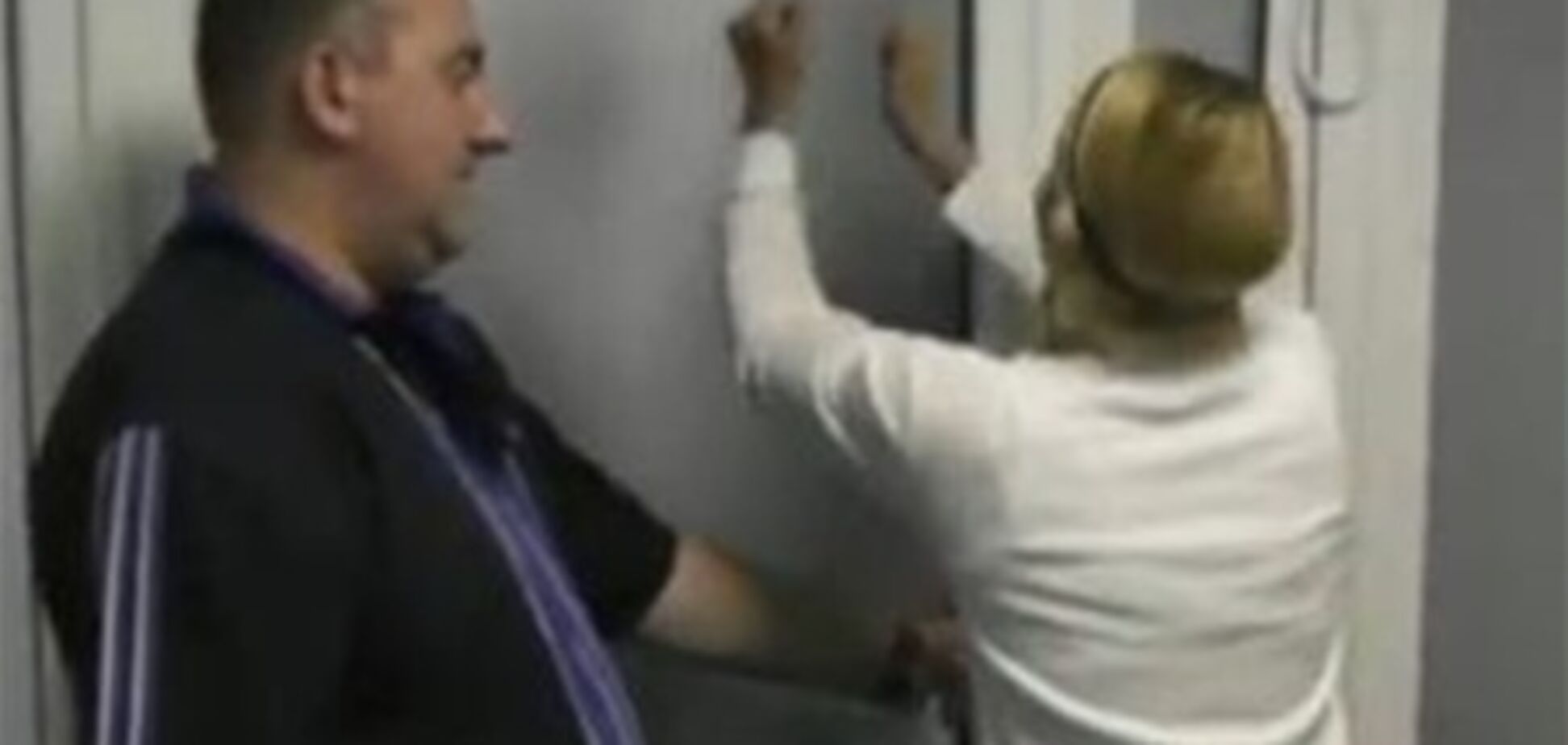 Тимошенко пыталась выбить двери в больнице