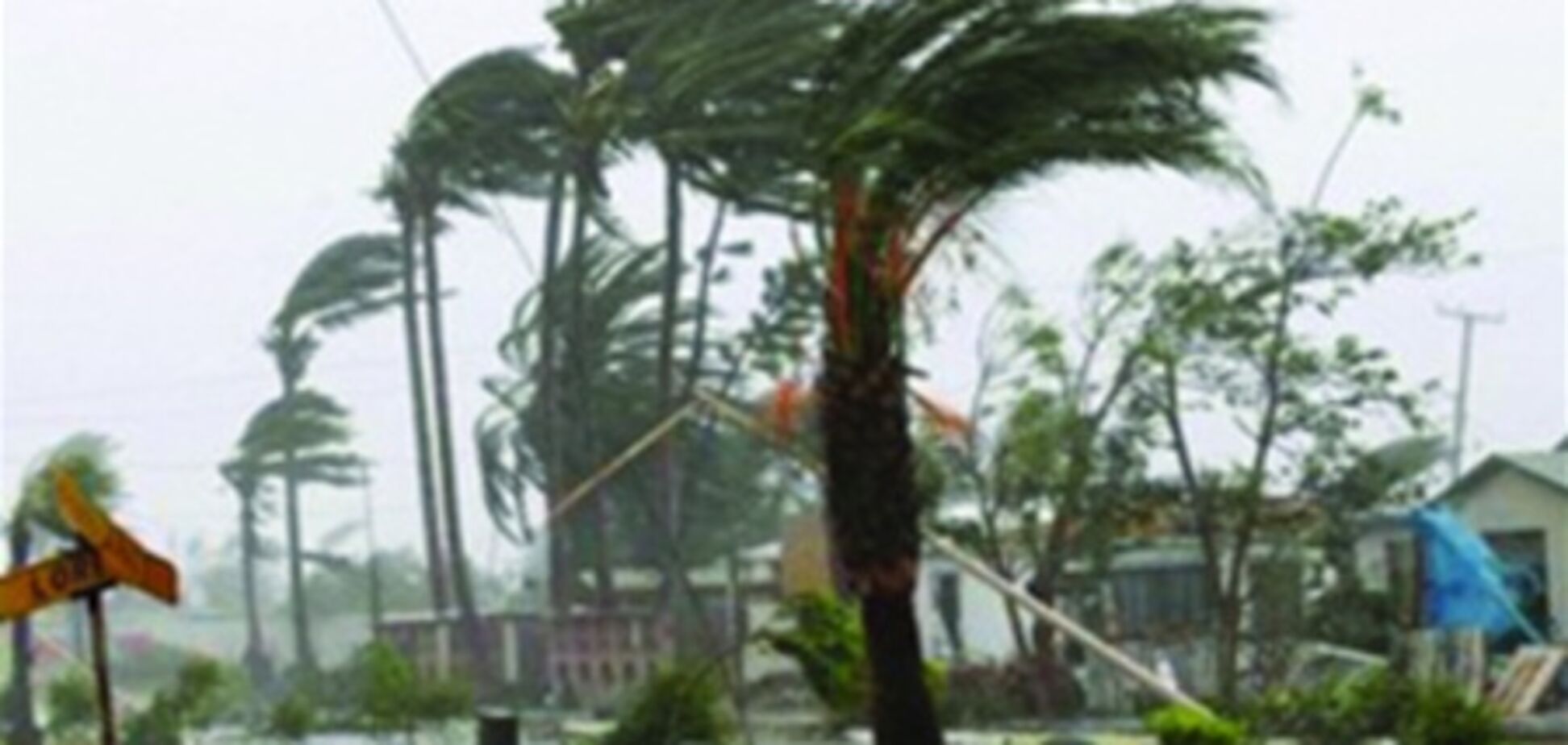 У Японії через тайфун евакуйовано чотири тисячі людей. Відео