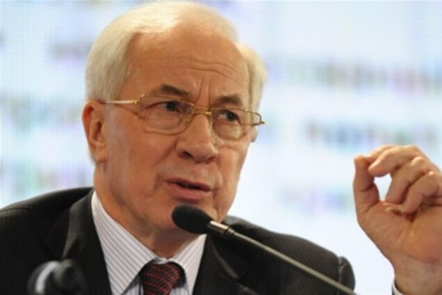 Азаров: країна будується, а на ТБ - один негатив