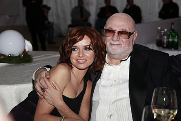 Табачник построил белый мраморный дворец