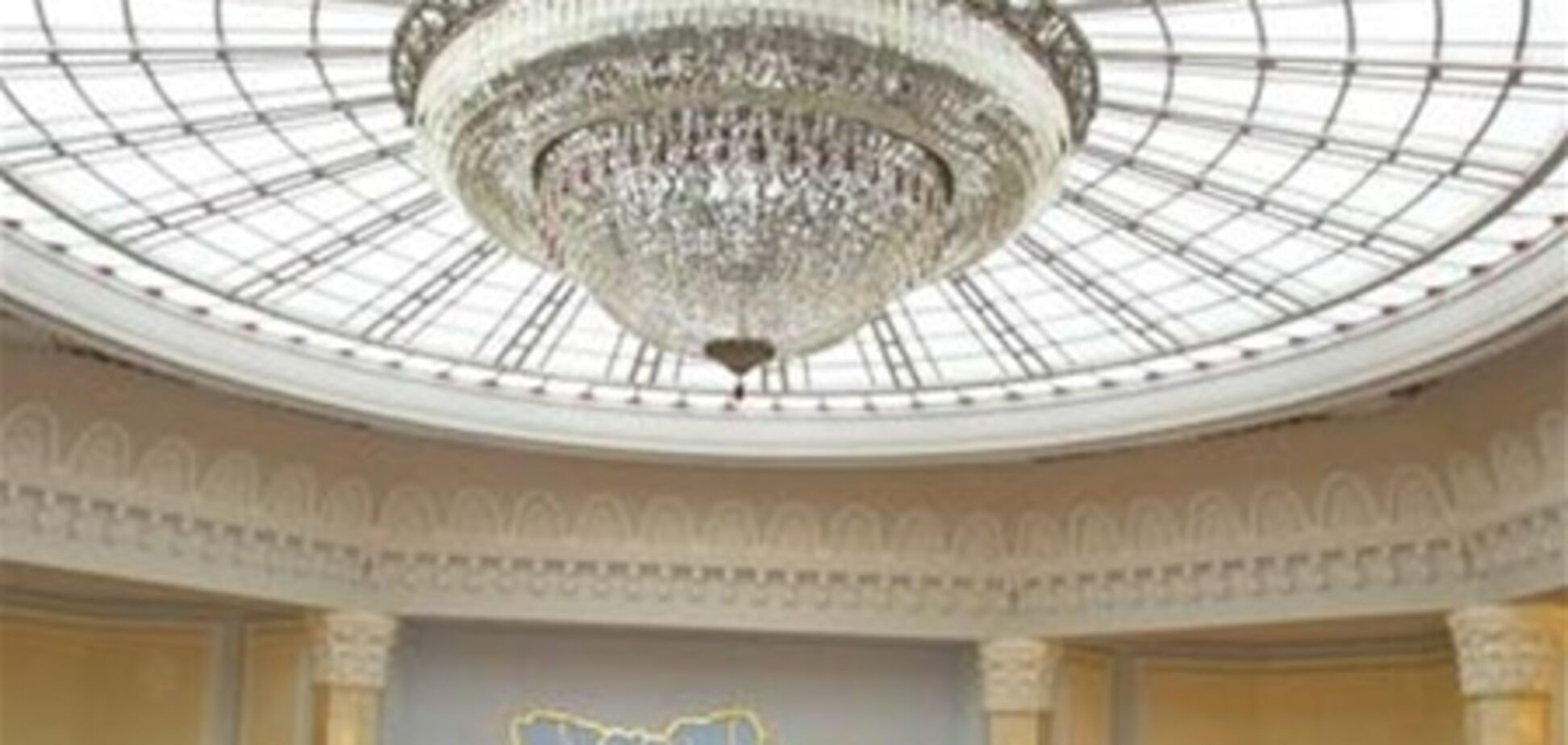 15 тонн стекла могут рухнуть на головы депутатов?