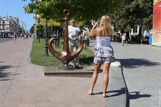 Центр Одеси прикрасив новий логотип міста