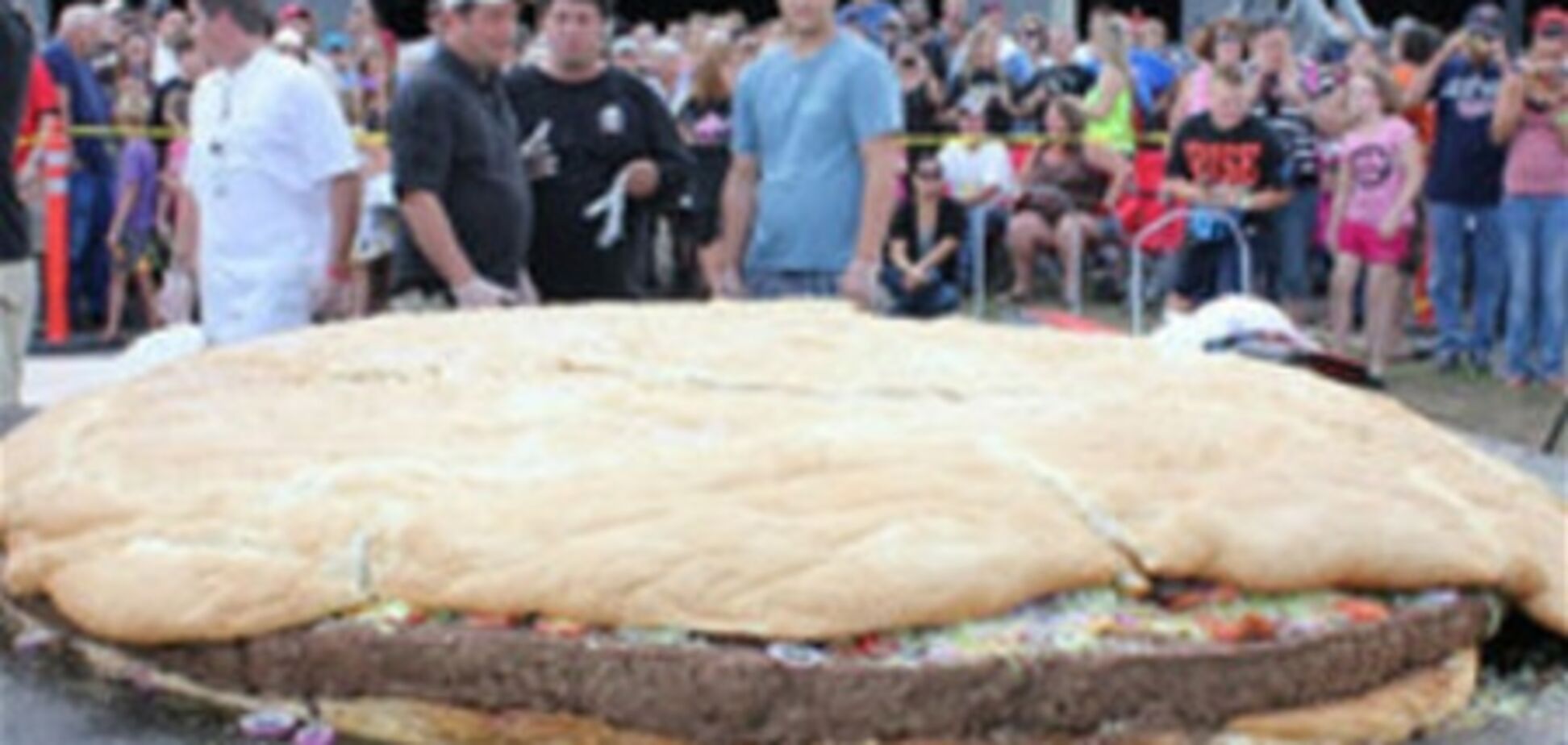 В США приготовили самый большой чизбургер в мире