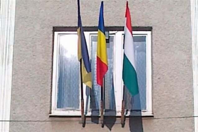 На Закарпатті замість українського гімну включили угорська