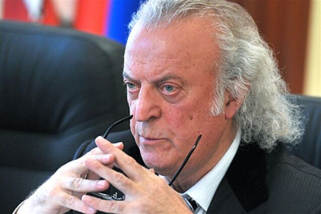 Резник провів медовий місяць з Януковичем