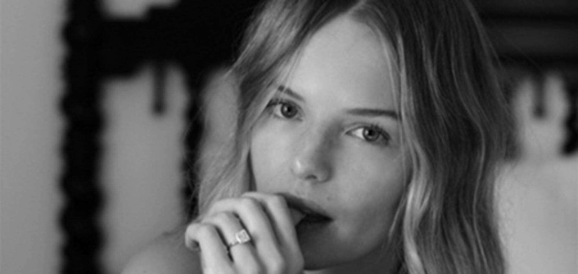 Кейт Босуорт похвасталась колечком. Фото