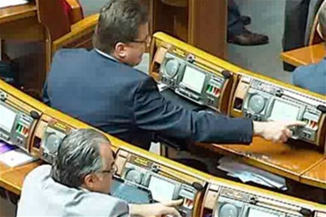 Рада отказалась вводить биометрические документы