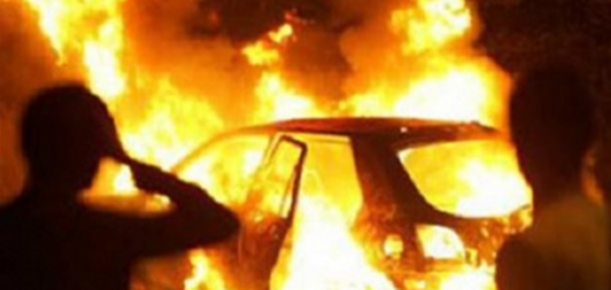 В Киеве на дороге загорелись иномарка и КамАЗ