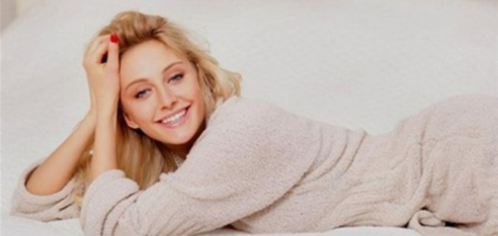 Бушмина пошла под венец в платье-мини. Фото