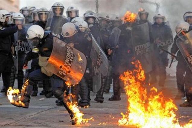 Греческие полицейские подрались с местным 'ОМОНом'