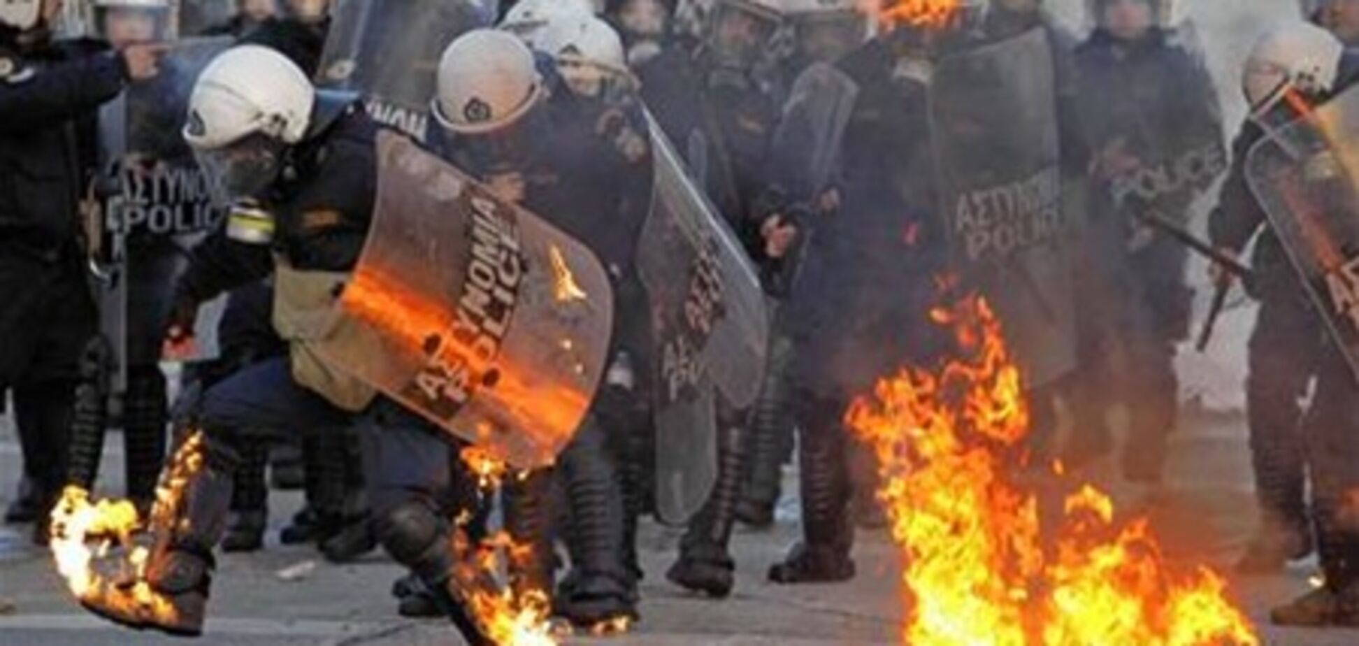 Греческие полицейские подрались с местным 'ОМОНом'