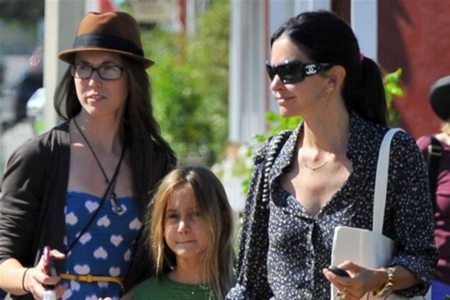 Кортни Кокс обновляет гардероб Коко. Фото