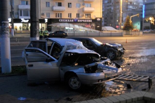 В ДТП с 'Мерседесом' 25-летнего гаишника погибли два человека
