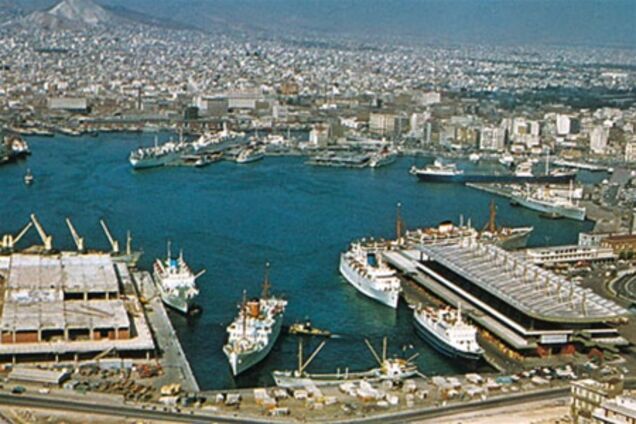 Греция продает порты, нефтяные компании и даже почту