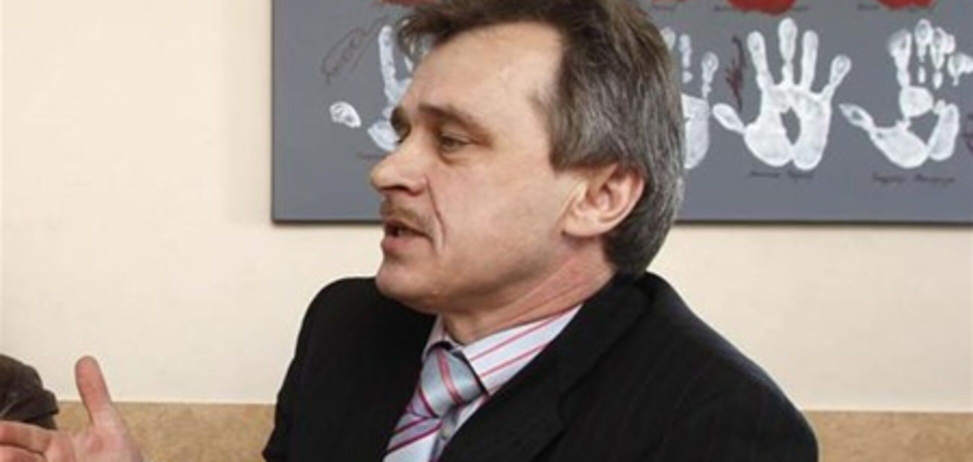 Белорусским политикам предложили надевать памперсы