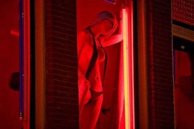 Власти Амстердама закрывают квартал красных фонарей
