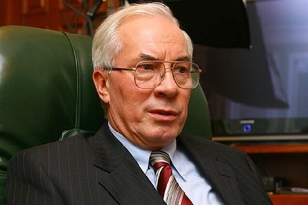 Азаров назвал виновных в ажиотаже вокруг гривни