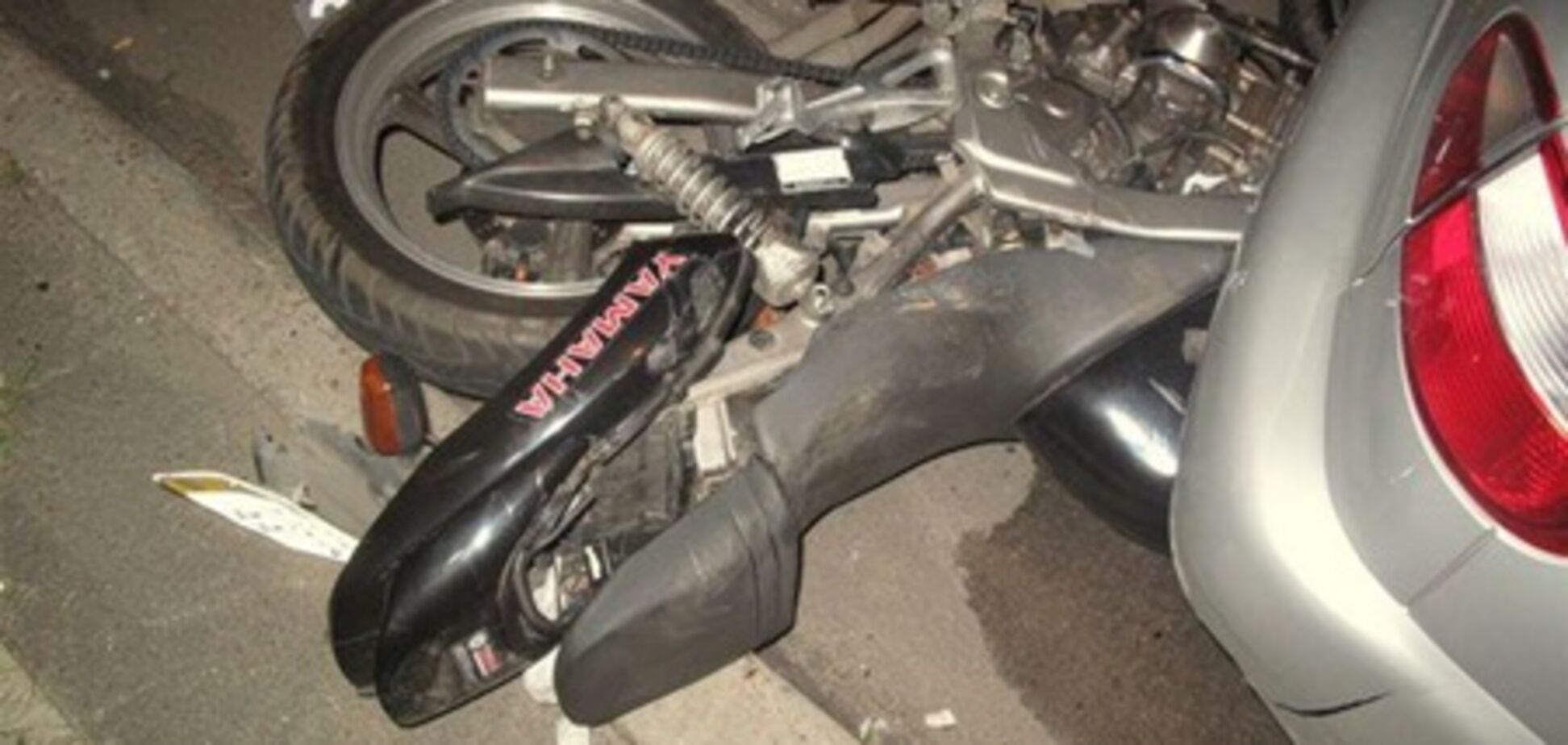 В Киеве мотоцикл столкнулся с 'Ланосом': двое погибших