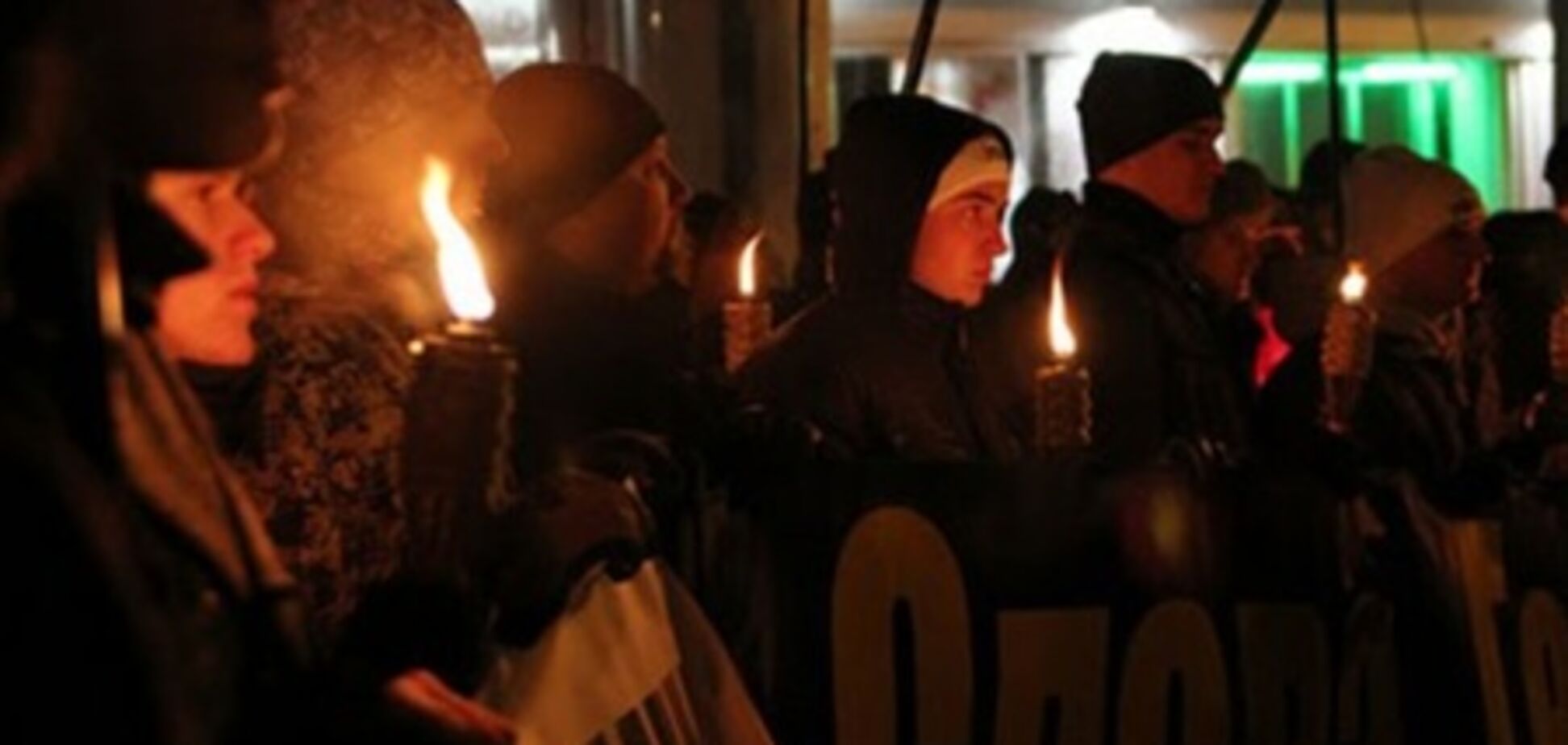 В Киеве в факельном марше в честь Бандеры прошлись три тысячи человек 