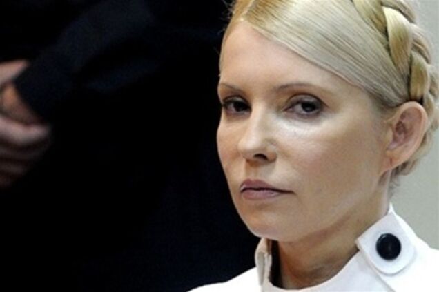 Власенко настаивает, что у Тимошенко не царапина, а след от укола