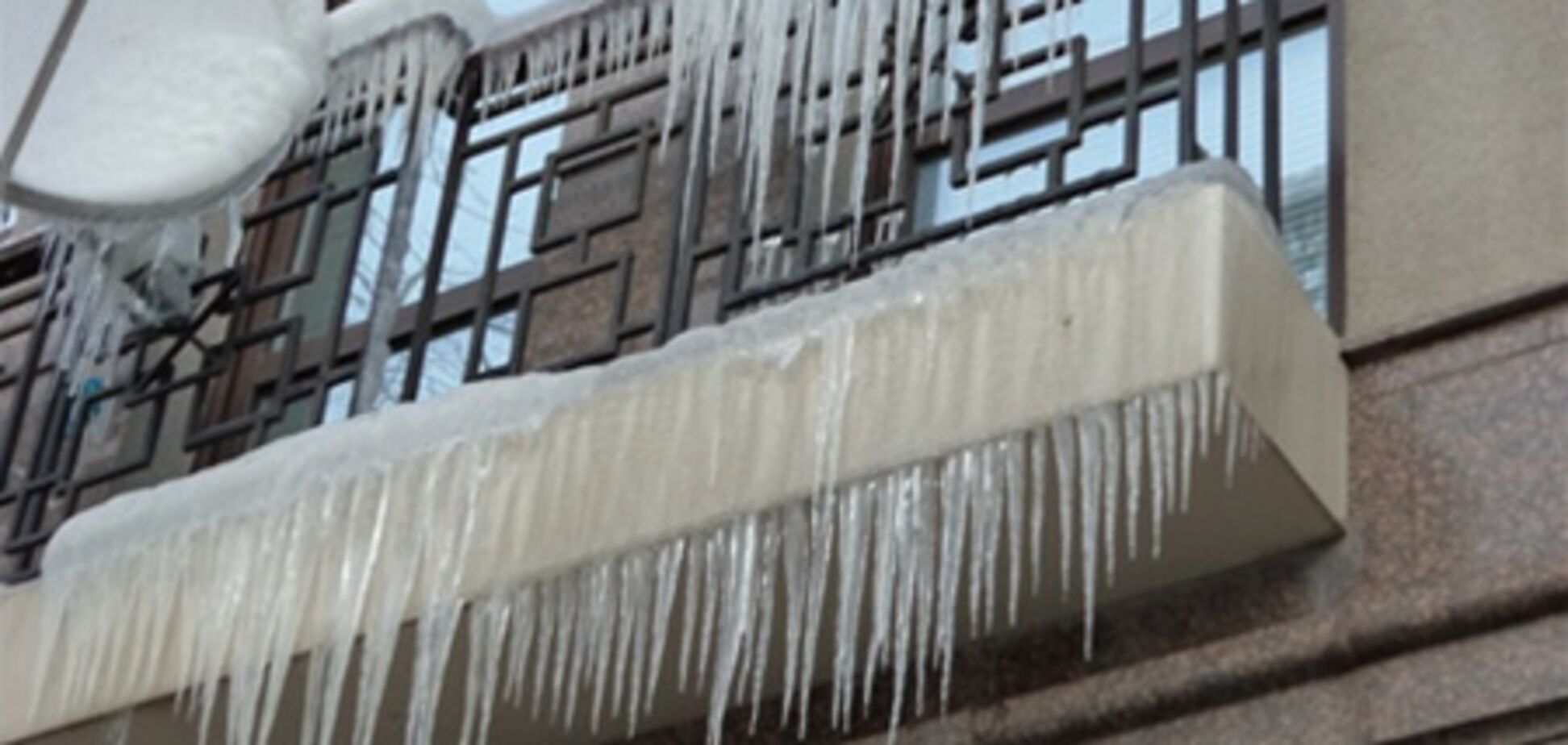 Жертвами сосулек уже стали около 30 киевлян