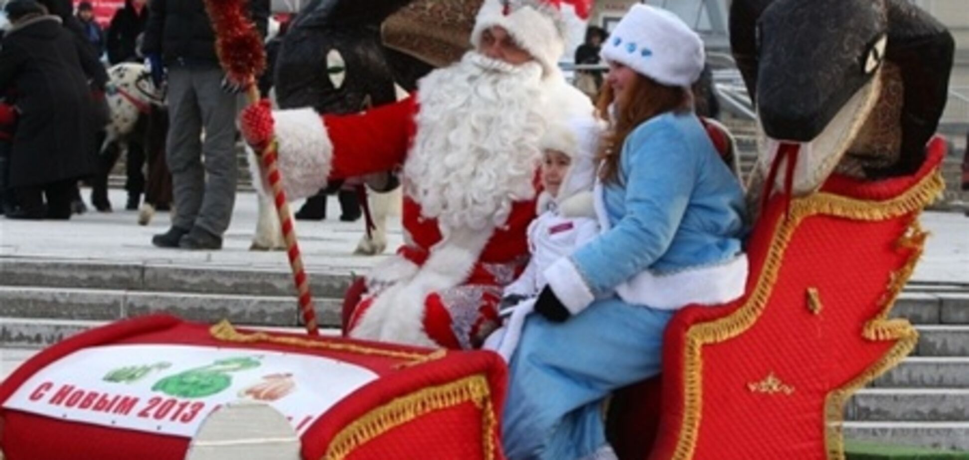 Столичные Деды Морозы делятся заработком с 'бандой'