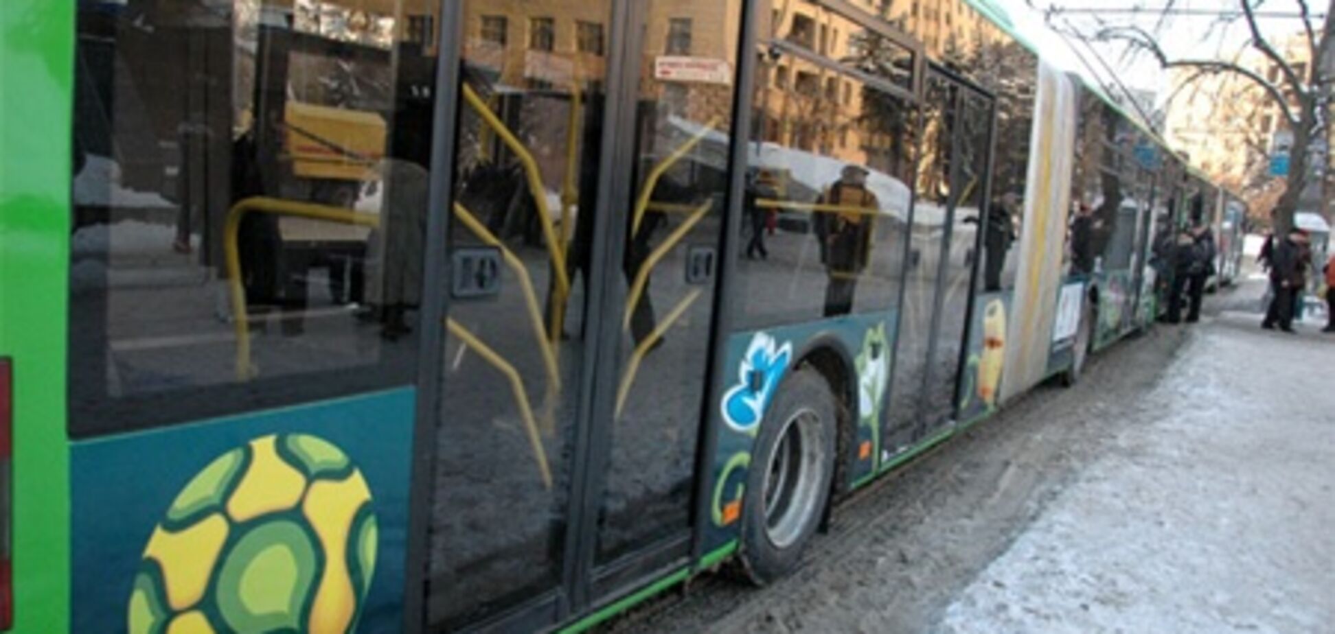 У Донецьку автобус наїхав на санки, загинула 3-річна дівчинка
