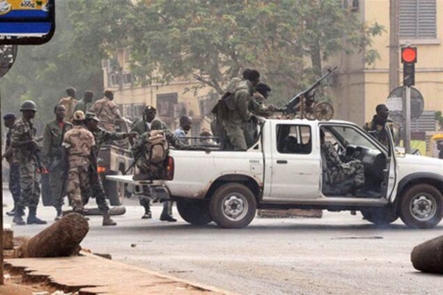 Военные Мали заявили об убийстве сотни исламистских мятежников