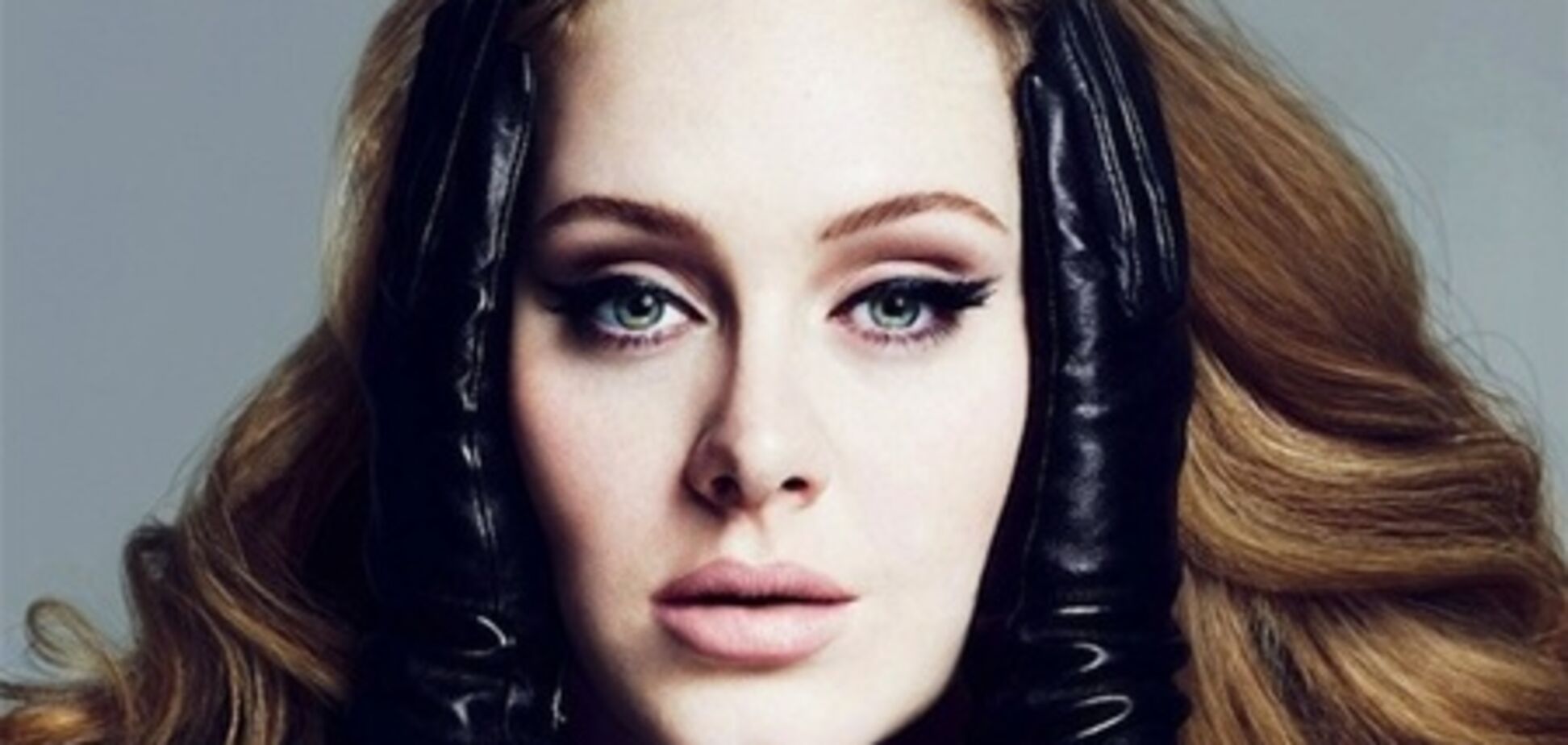 Адель ворвалась в ТОП-20 самых продаваемых в США