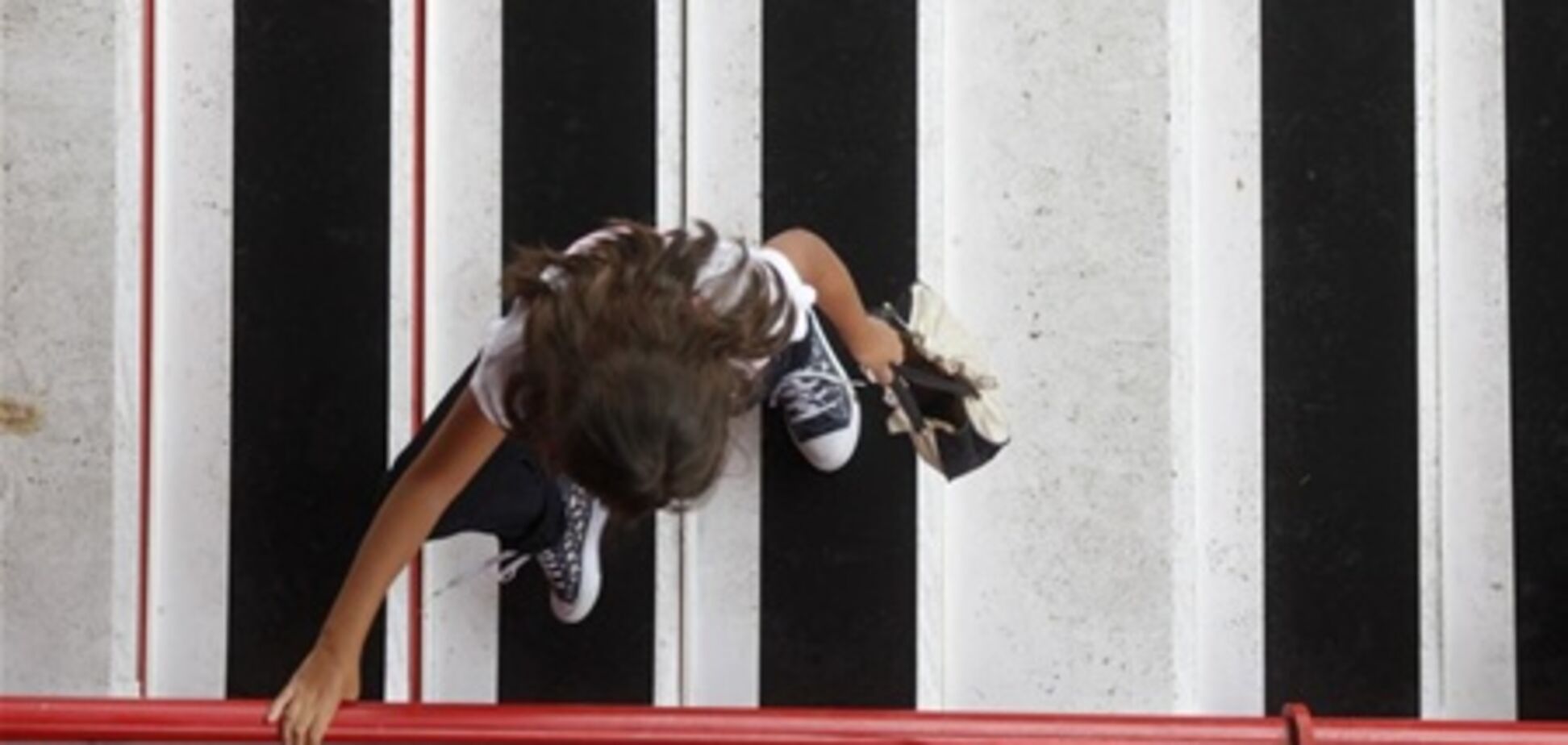 Музыкальная лестница-пианино на ж/д вокзале. Фото, Видео