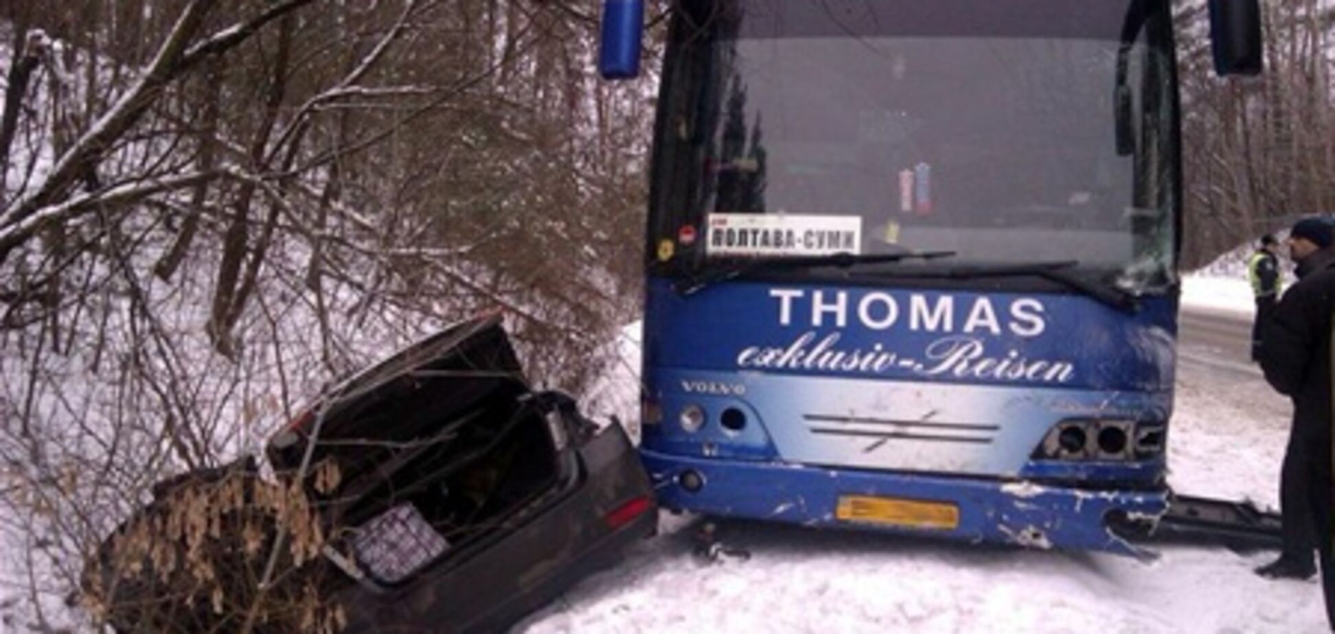 На Полтавщине 'Шевроле' разбился об автобус: трое погибших