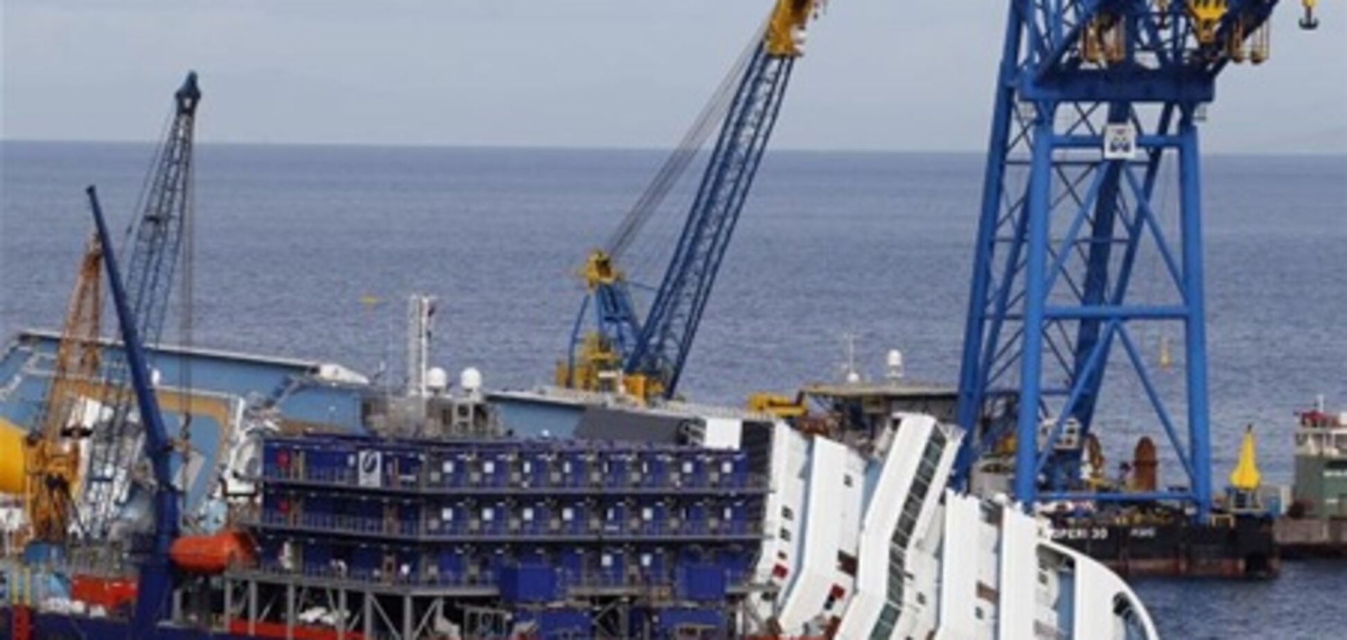 Costa Concordia удалят с побережья к сентябрю 2013 года