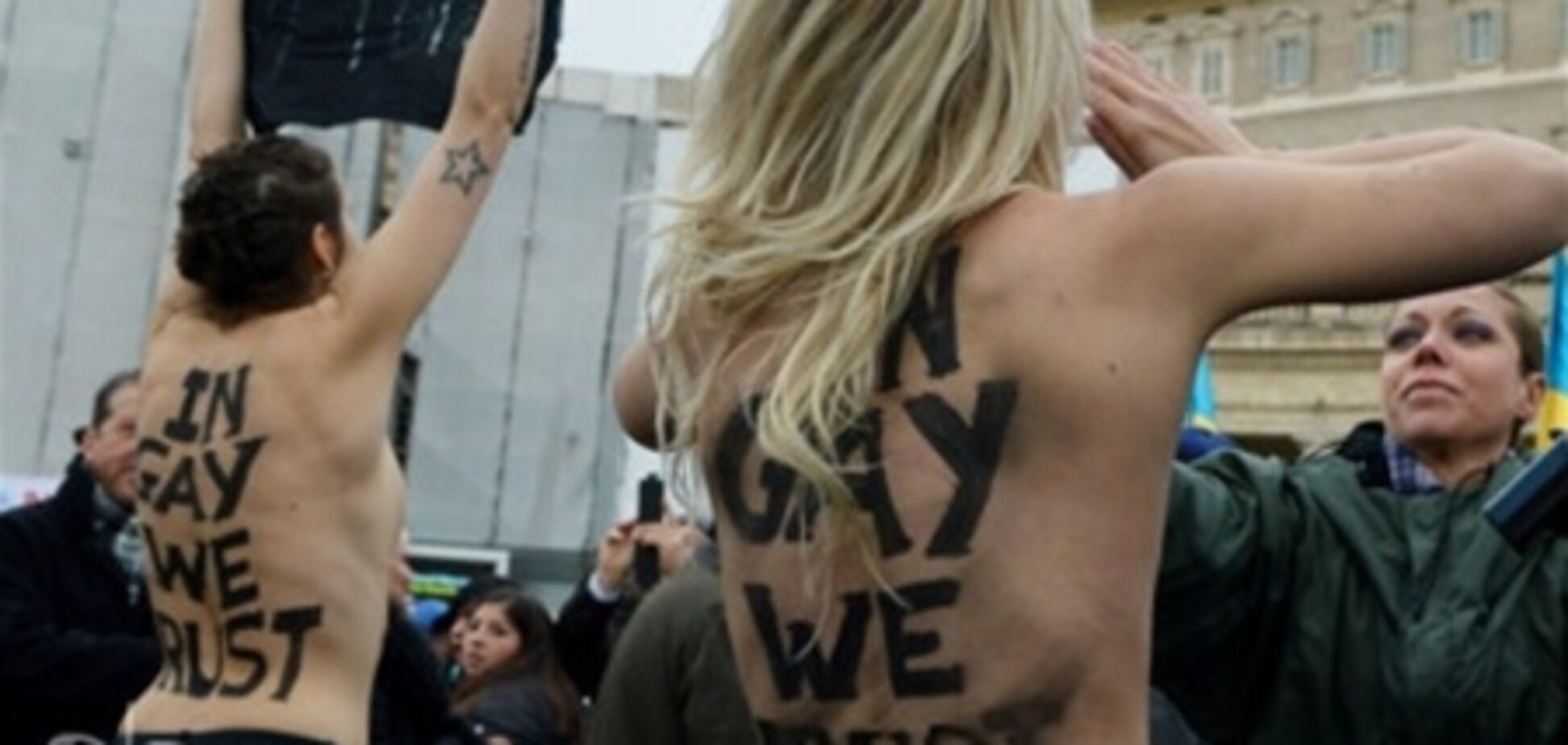 FEMEN 'украсили' воскресную мессу Папы Римского. Фото. Видео