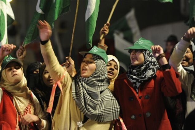 Верховный суд Пакистана выдал ордер на арест премьера