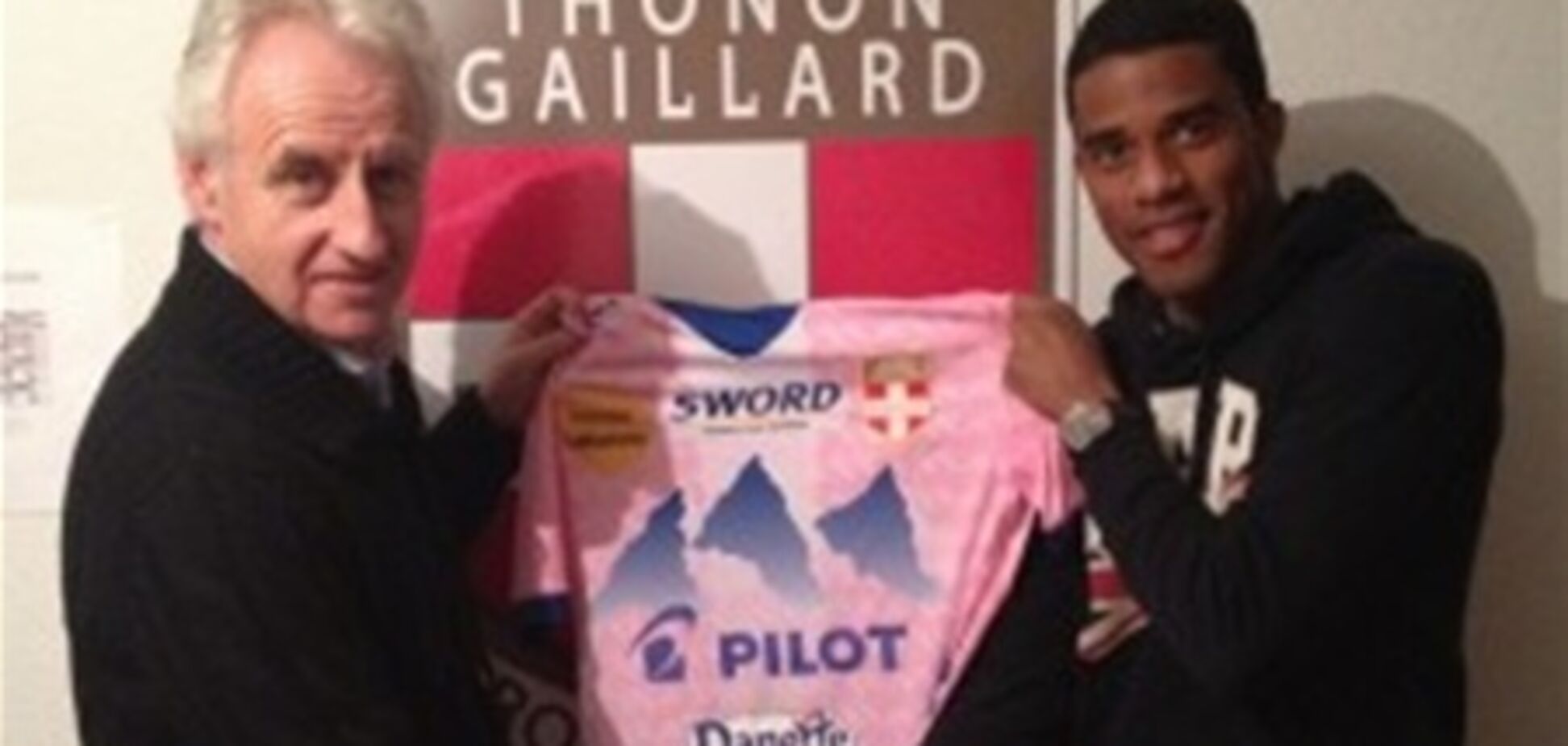 'Эвиан' подтвердил переход Бетао