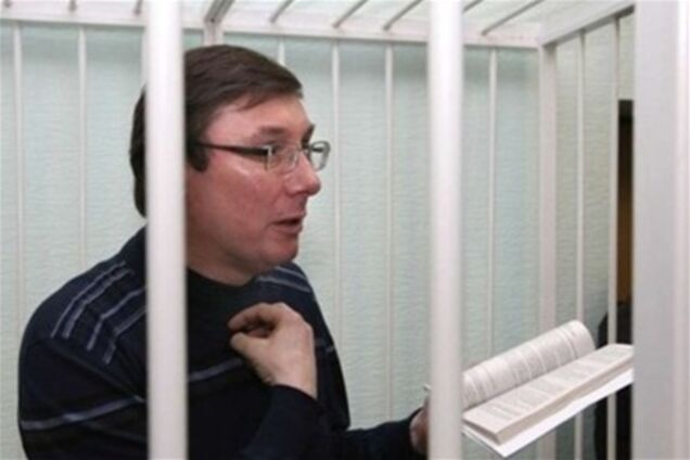 Луценко из тюрьмы звонит бывшим коллегам, чтобы поговорить о политике