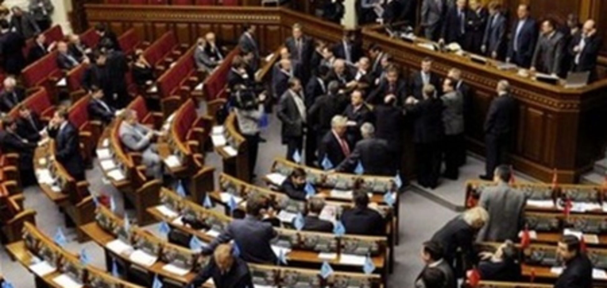 Депутатам добавили больше 15 тысяч гривен к зарплате