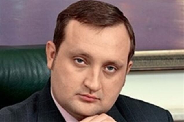 В оппозиции считают, что Янукович расчищает пространство для Арбузова