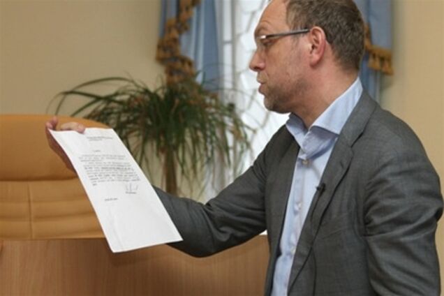 Власенко позбувся дипломатичного паспорта
