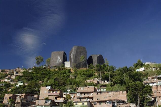 Библиотека из трущоб